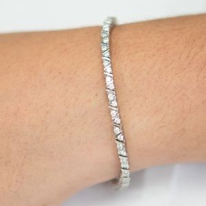 14k white gold tennis bracelet. 2tcw 7’inch